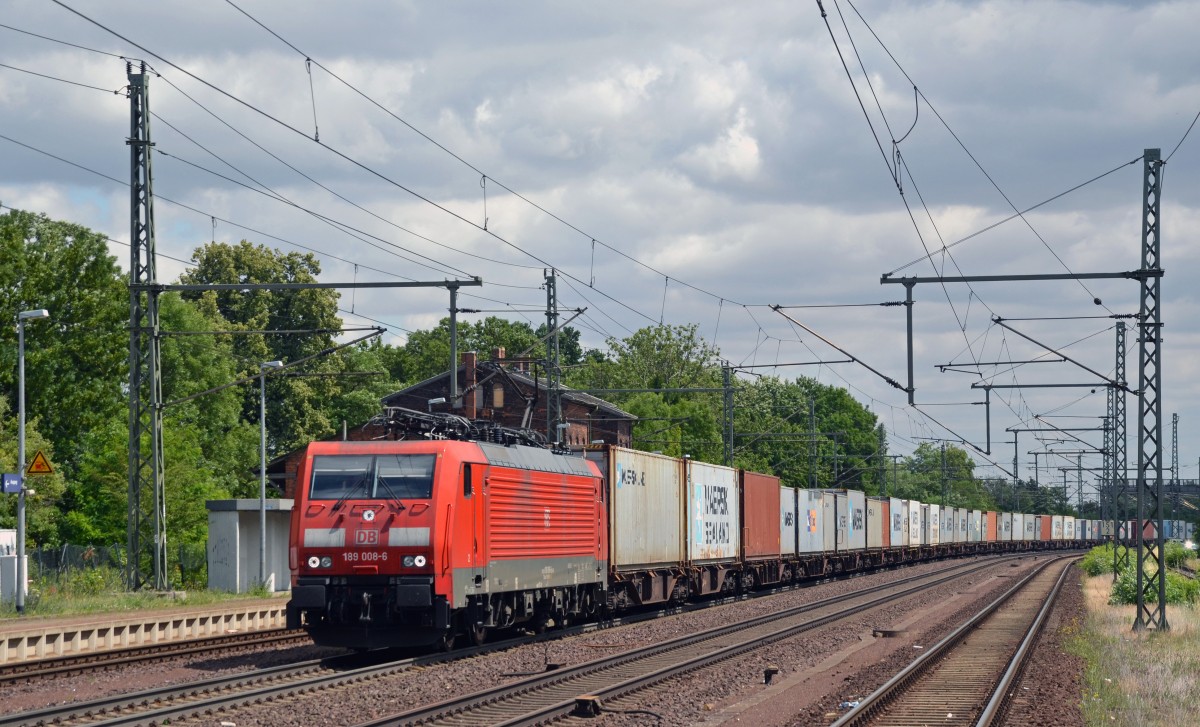 189 008 rollte mit einem Containerzug am 10.07.15 durch Niederndodeleben Richtung Braunschweig.
