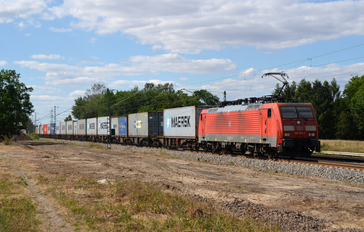 189 015 rollte am 30.06.18 mit einem Containerzug durch Jütrichau Richtung Roßlau.