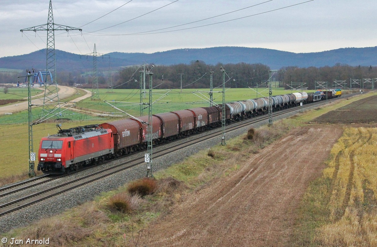 189 018-5 am 03.01.2014 nördlich von Ebensfeld auf der Fahrt Richtung Nürnberg. Links die ICE Neubaustrecke Ebensfeld-Erfurt.