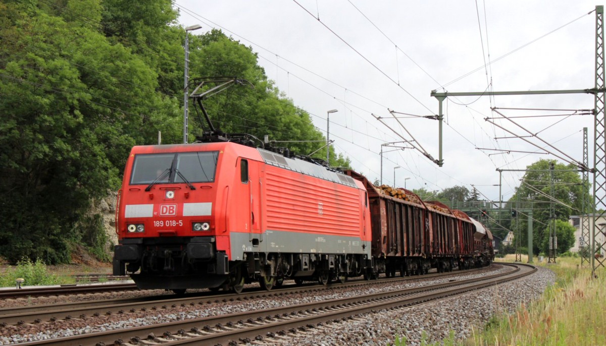 189 018-5 mit einem gemischten Güterzug durch Bad Kösen in Richtung Süden. Aufgenommen am 20.06.14
