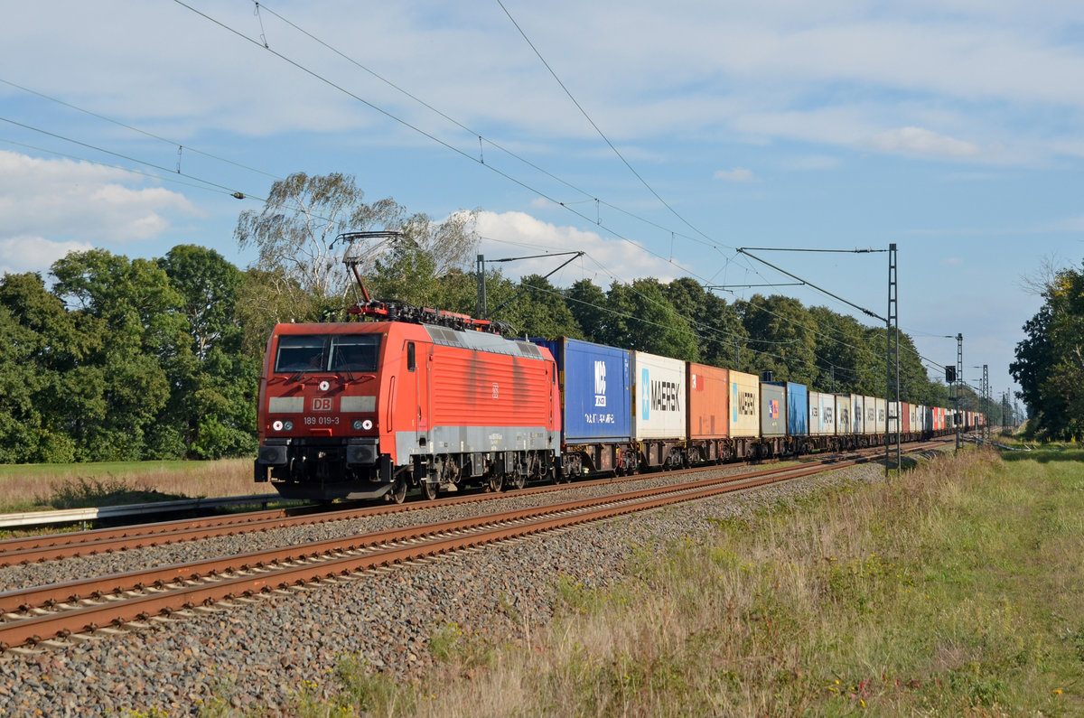 189 019 führte am 29.09.20 einen Containerzug durch Jütrichau Richtung Magdeburg.
