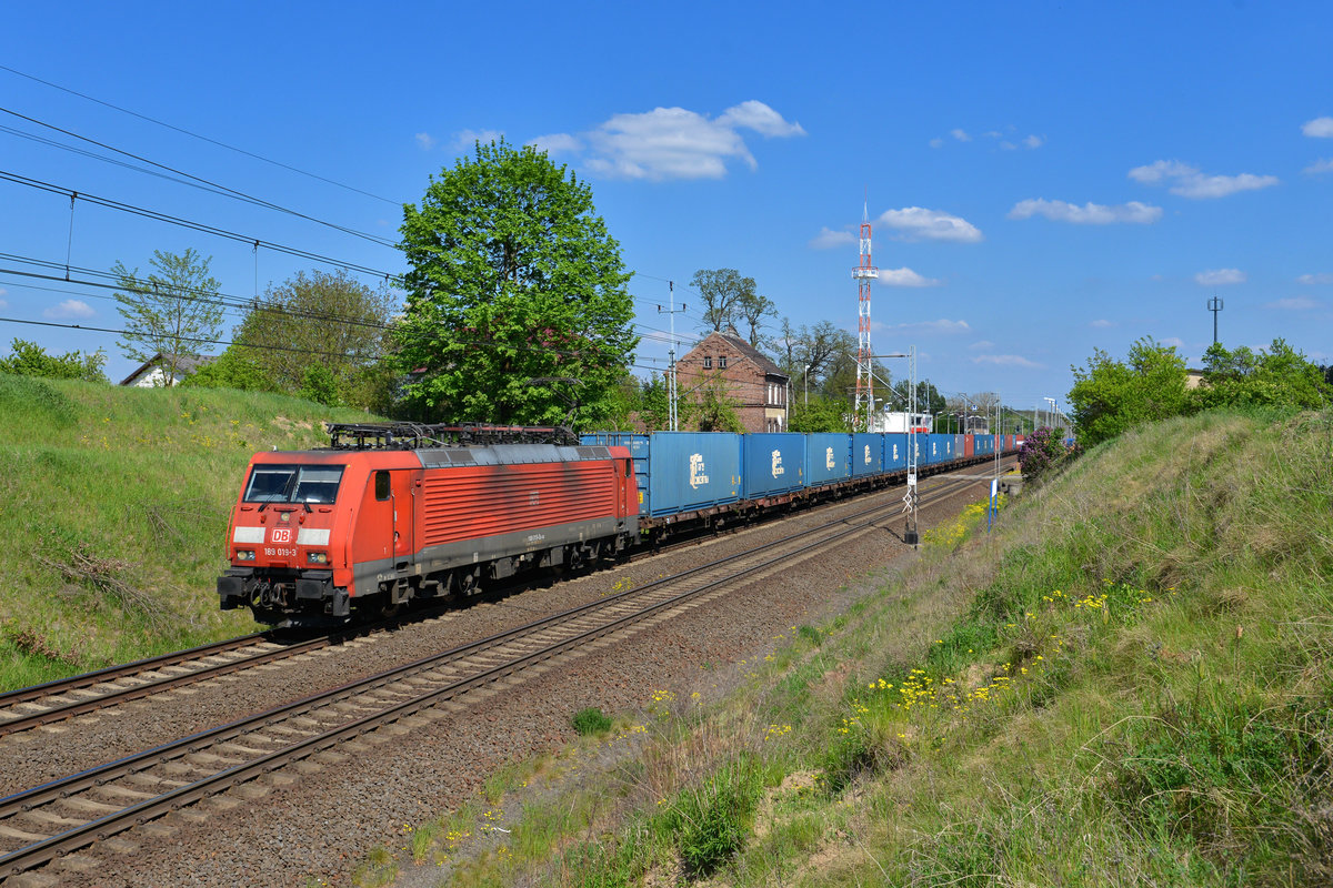189 019 mit einem Containerzug am 10.05.2016 bei Kunowice. 
