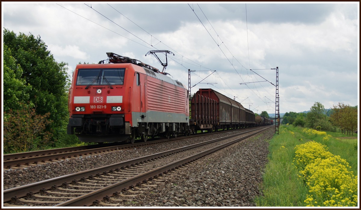 189 021-9 mit einen gemischten Güterzug bei Thüngersheim am 08.05.14.