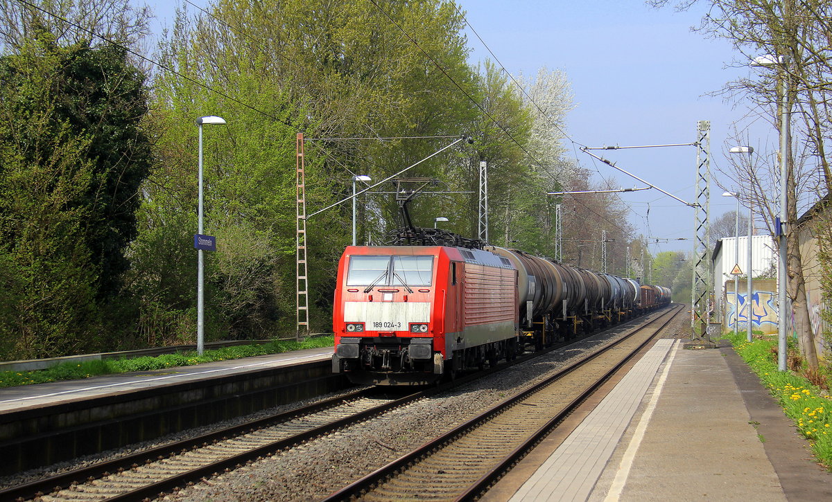 189 024-3 DB kommt mit einem gemischten Güterzug aus Venlo(NL) nach Köln-Gremberg(D) und kommt aus Richtung Mönchengladbach-Hbf,Rheydt,Jüchen,Gubberath,Grevenbroich,Rommerskirchen und fährt durch Stommeln in Richtung Pulheim,Köln. 
Aufgenommen vom Bahnsteig 1 in Stommeln. 
Bei schönem Frühlingswetter am Nachmittag vom 14.4.2018. 