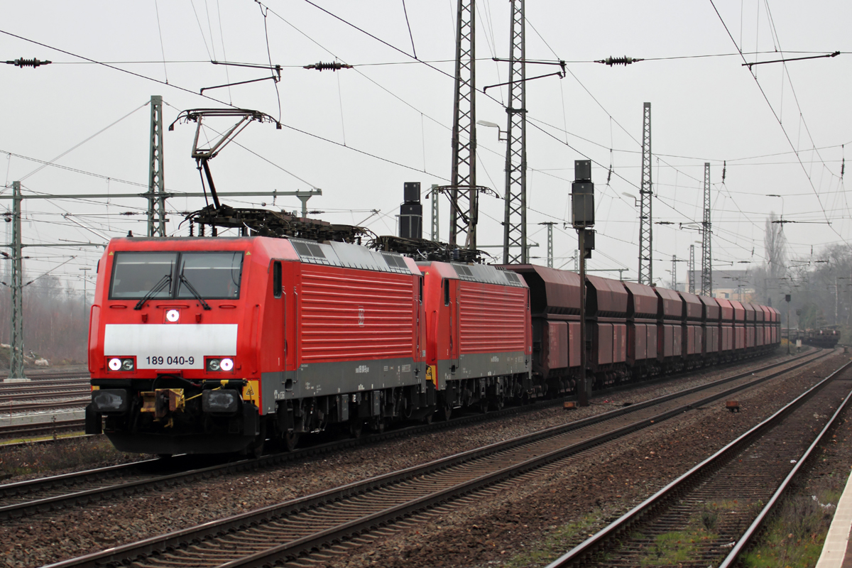 189 040-9 mit 189 035-9 durchfahren Duisburg-Bissingheim 3.12.2014