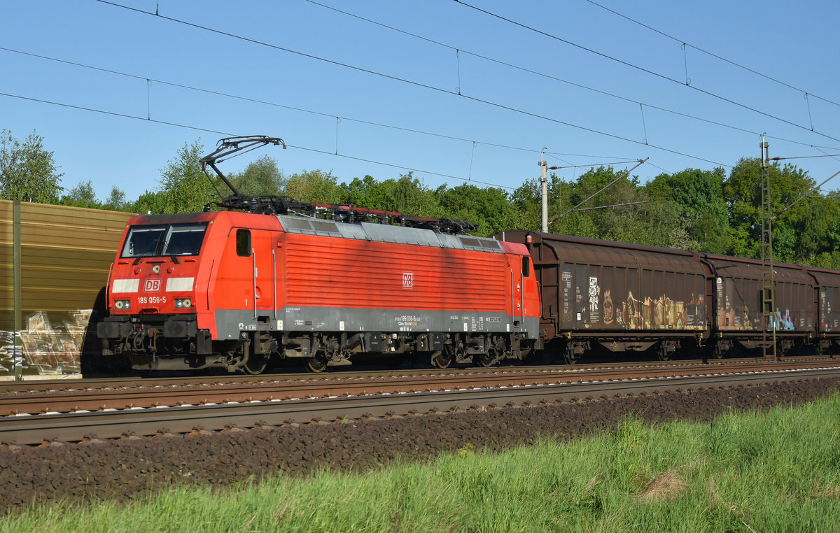 189 056-5 DB kommend aus Hamburg mit einem kurzen Güterzug. Höhe Bardowick, 08.05.2018. 