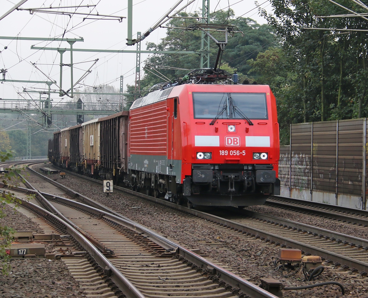 189 056-5 mit gemischtem Güterzug in Fahrtrichtung Seelze. Aufgenommen am 02.10.2014 in Hannover Linden-Fischerhof.