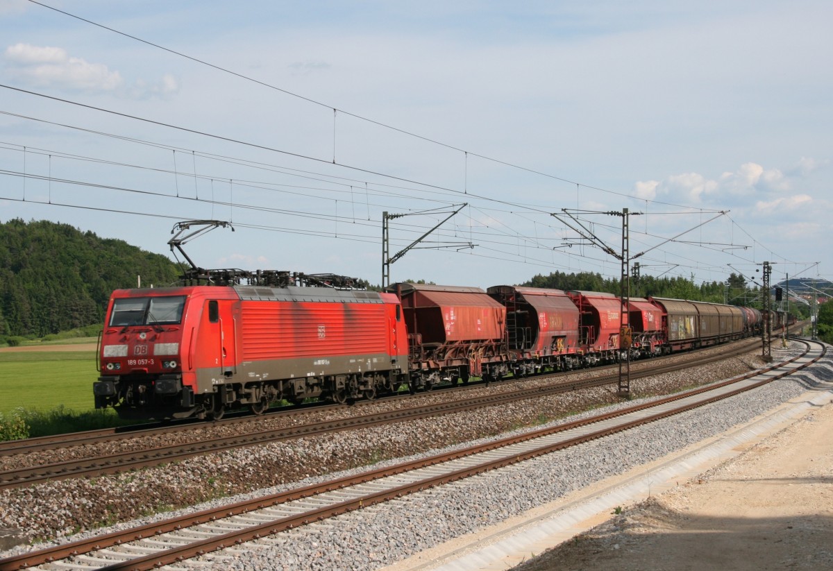 189 057 mit EK 56600 (Plattling–Nrnberg Rbf) am 20.05.2014 in Parsberg