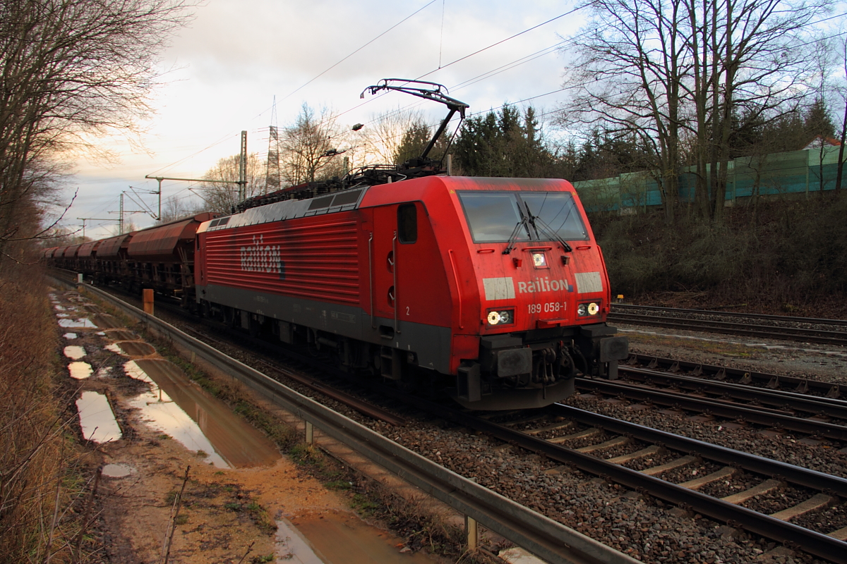 189 058-1 DB Schenker in den Hochstadt/ Marktzeuln am 06.09.2011.
