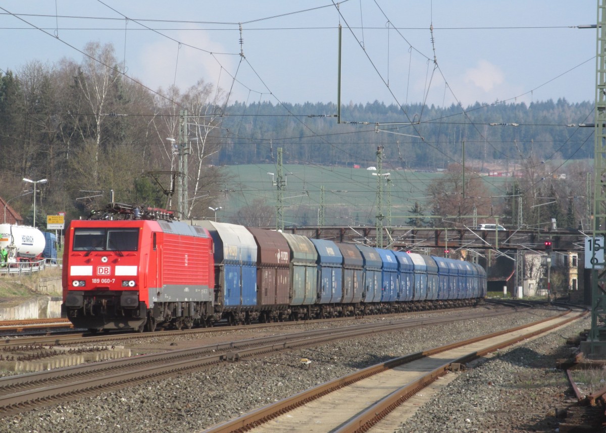 189 060-7 zieht am 25. März 2014 den PKP Kohlezug durch Kronach in Richtung Lichtenfels.