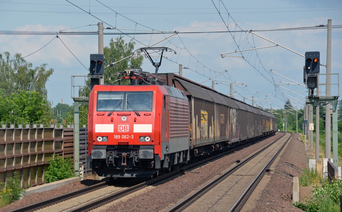 189 062 fuhr mit einem Schiebewandwagenzug am 12.07.13 durch Bennewitz Richtung Leipzig.