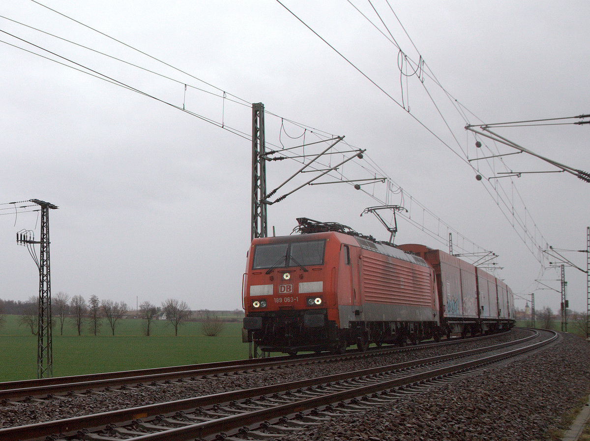 189 063-1 kurz vor Nünchritz an einem Regentag.23.02.2020 12:53 Uhr
Teleaufnahme