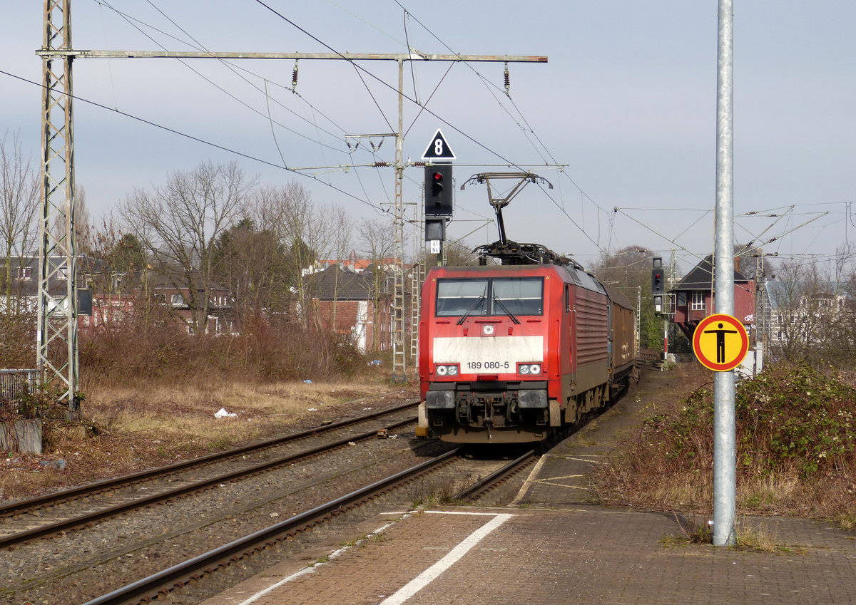 189 080-5 DB  kommt aus Richtung Mönchengladbach-Hbf mit einem Güterzug aus Ruhrgebiet nach Köln-Gremberg(D) und fährt durch den Rheydter-Hbf in Richtung Grevenbroich,Köln. 
Aufgenommen vom Bahnsteig 3 in Rheydt-Hbf.
Bei Sonnenschein am Kalten Mittag vom 17.2.2018.