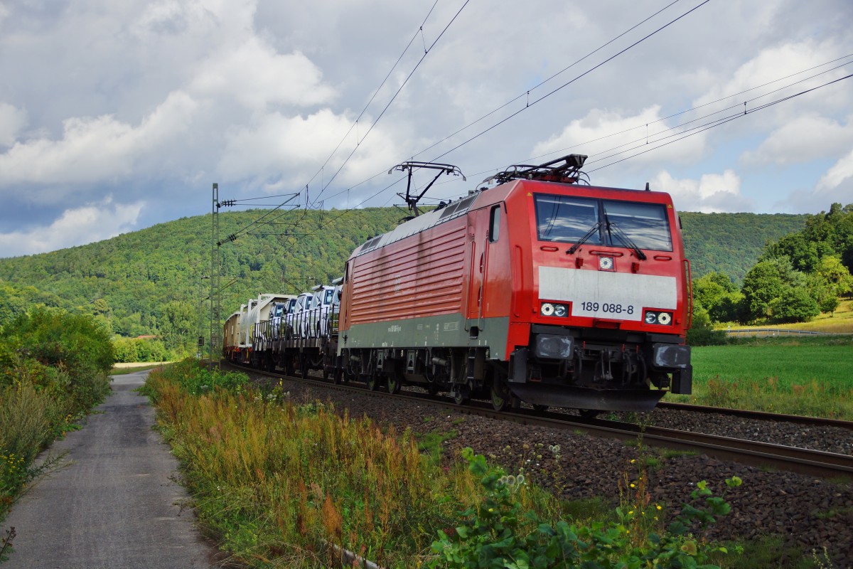 189 088-8 mit einen gemischten Güterzug bei Haarbach am 12.08.14.