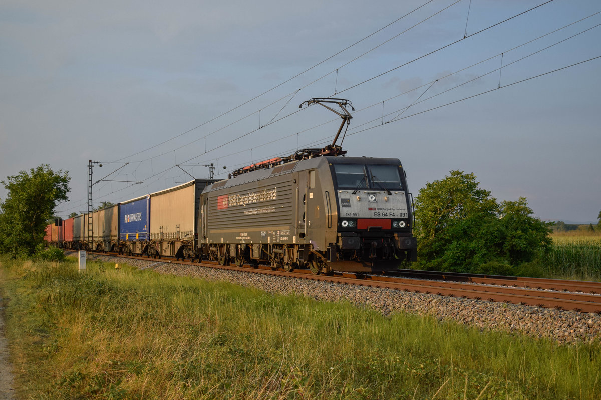 189 091 brachte am 25.07.2018 den P&O-Shuttle aus den Niederlanden in Richtung Italien. Fotografiert bei Buggingen.