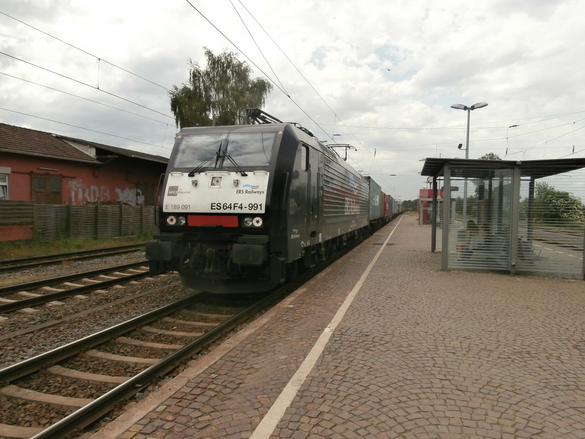 189 091 von ERS beim Halt in Rommerskirchen in der Mittagshitze am 22.05.14.
Rommerskirchen 22.05.2014