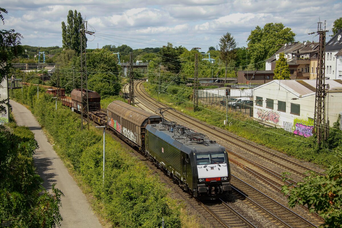 189 092-8 DB mit Güterzug in Oberhausen Osterfeld, Juli 2022.