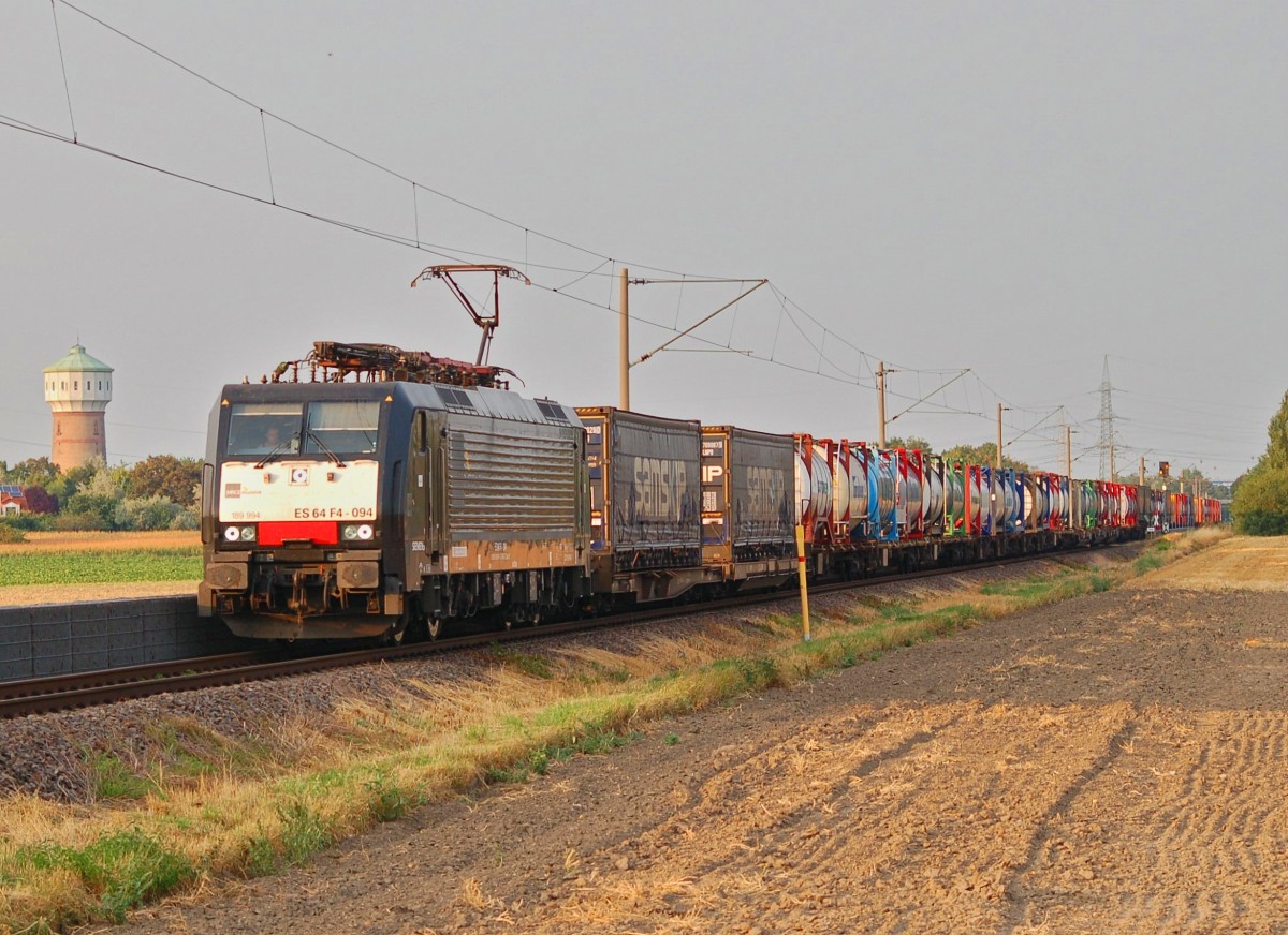189 094 zieht ihren Zug, aus Ludwigshafen BASF,KTL kommend, Richtung Ludwigshafen-Oggersheim (August 2015).
