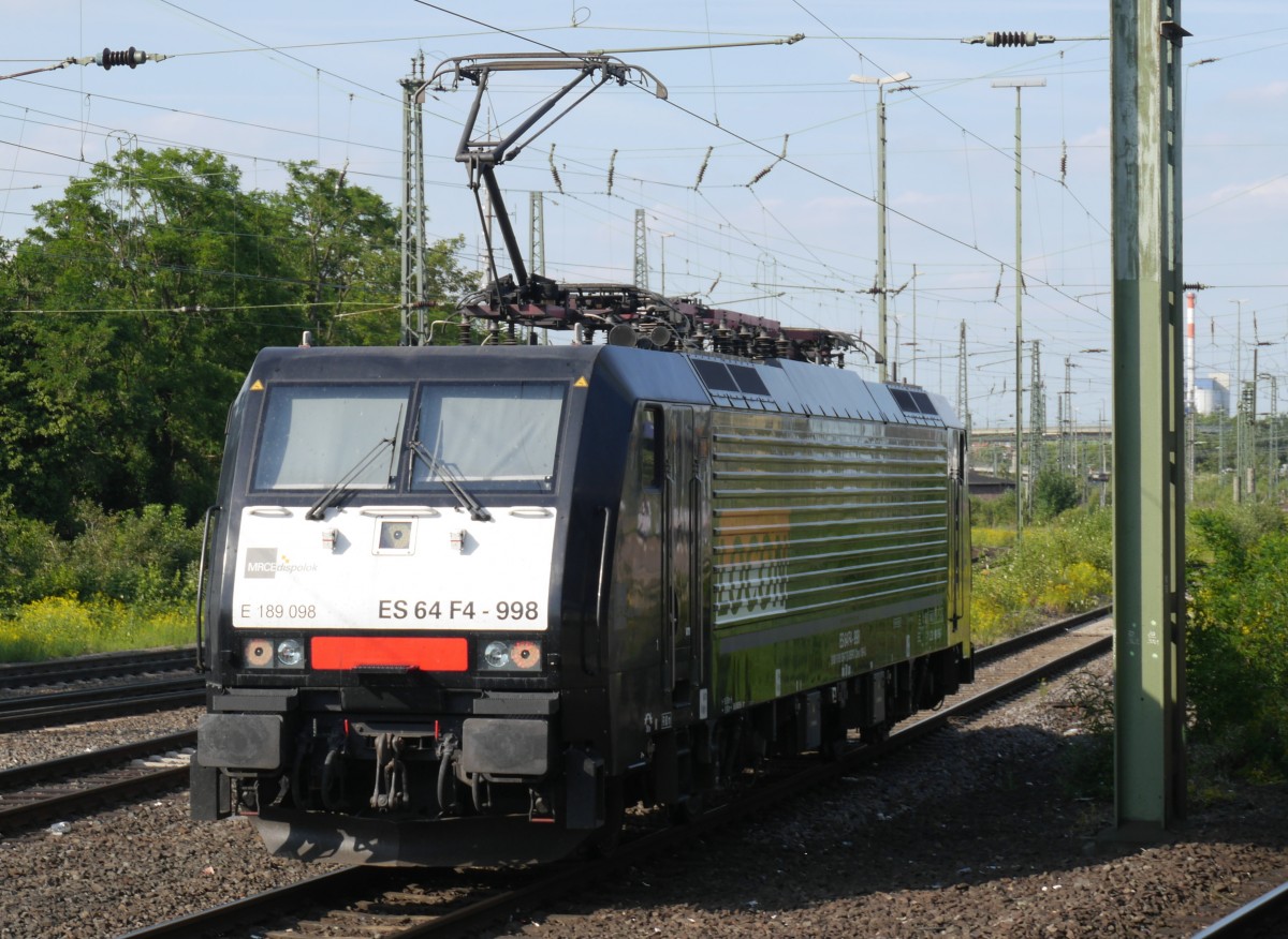189 098 von MRCE/Dispo mit Locon-Logo, Neuss 12.6.14.