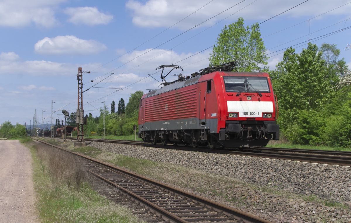 189 100-1 ist Lz bei Ensdorf Saar in Richtung Saarbrücken unterwegs. Bahnstrecke 3230 Saarbrücken - Karthaus am 09.05.2017 