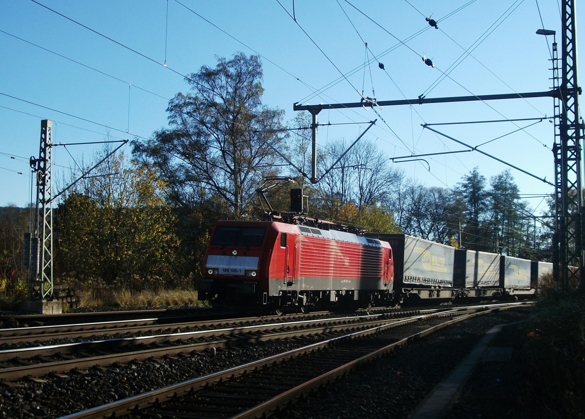189 100 zieht am 31.Oktober 2013 den LKW-Walter Zug nach Rostock Seehafen durch Kronach Richtung Saalfeld.