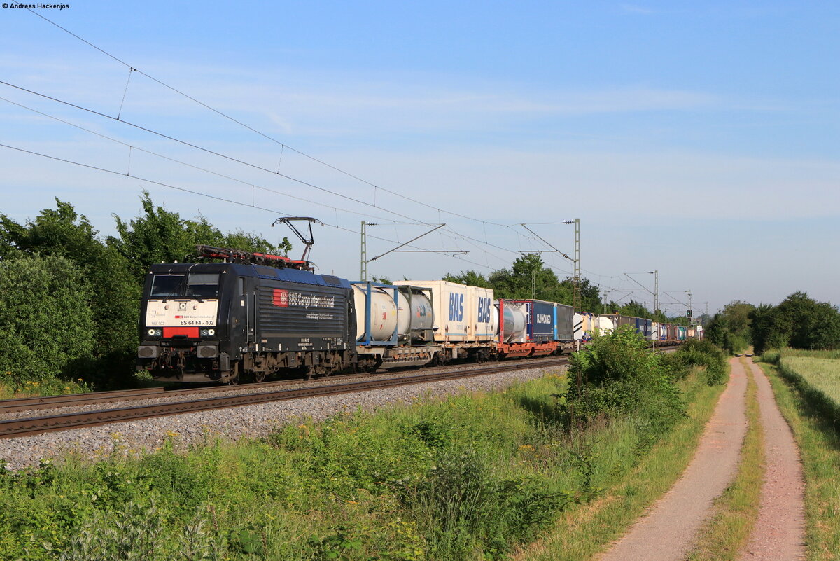 189 102-7 mit dem DGS 69686 (Kaldenkirchen-Basel Bad Bf ) bei Köndringen 16.6.21