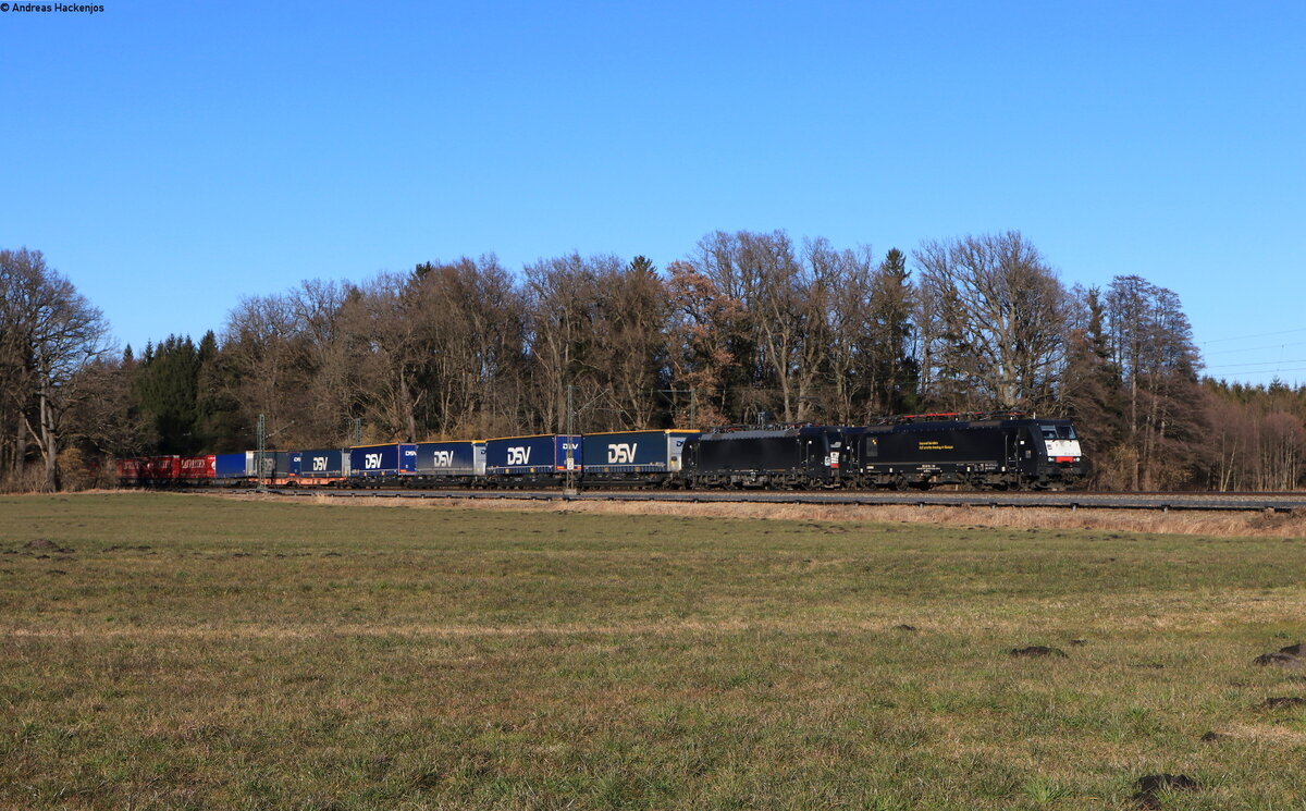 189 105-0 und 193 642-6 mit dem DGS 40561 (Flensbrurg - Verona Quadrante) bei Brannenburg 12.2.22
