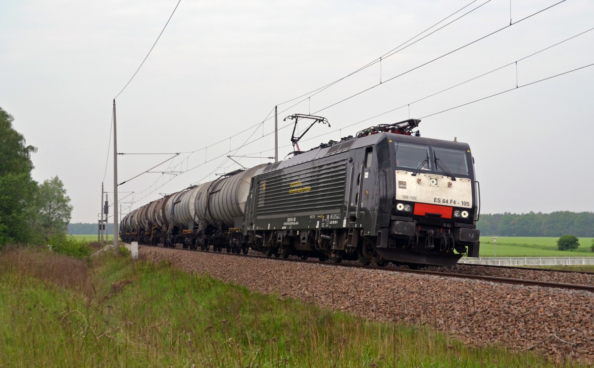 189 105 führt am 01.05.14 einen Kesselwagenzug durch Burgkemnitz Richtung Wittenberg.