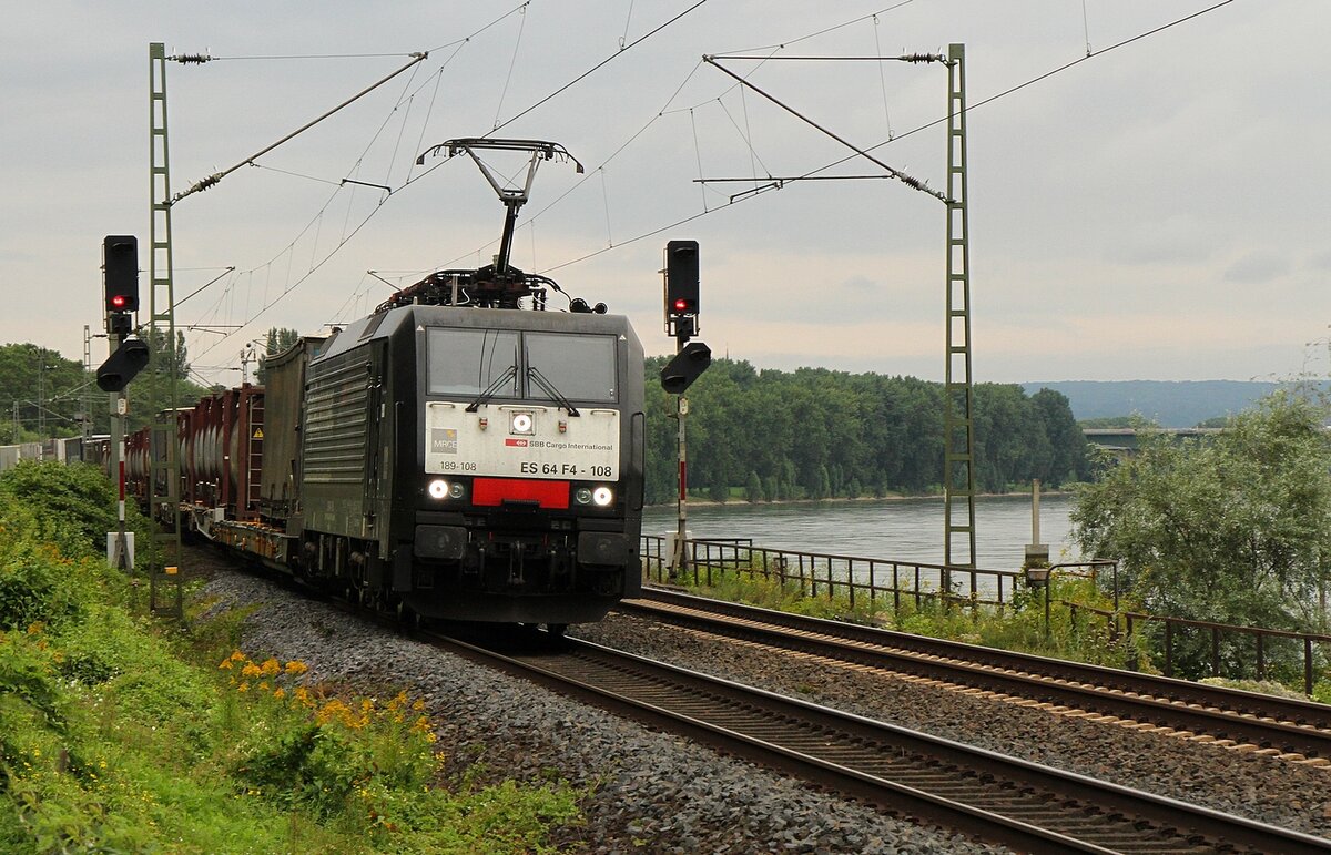 189 108 der MRCE für sbb cargo am 19.08.2021 bei Königsbach auf der linken Rheinseite
