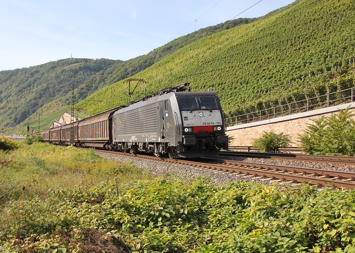 189 111 (ES 64 F4-111) mit H-Wagen Zug in Fahrtrichtung Norden. Aufgenommen bei Boppard am 03.10.2013.