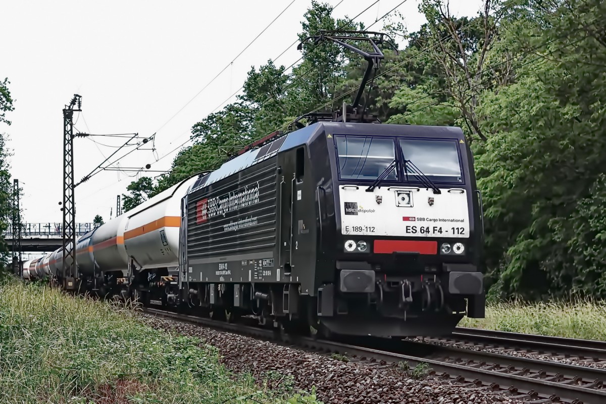 189 112 ES 64 F4-112 mit einem Kesselzug - Streckenabschnitt: Mainz-Bischofsheim / Nauheim - 11.06.2015