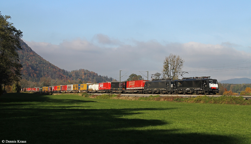 189 115 + 189 997 mit KLV Zug am 27.10.2015 bei Niederaudorf.