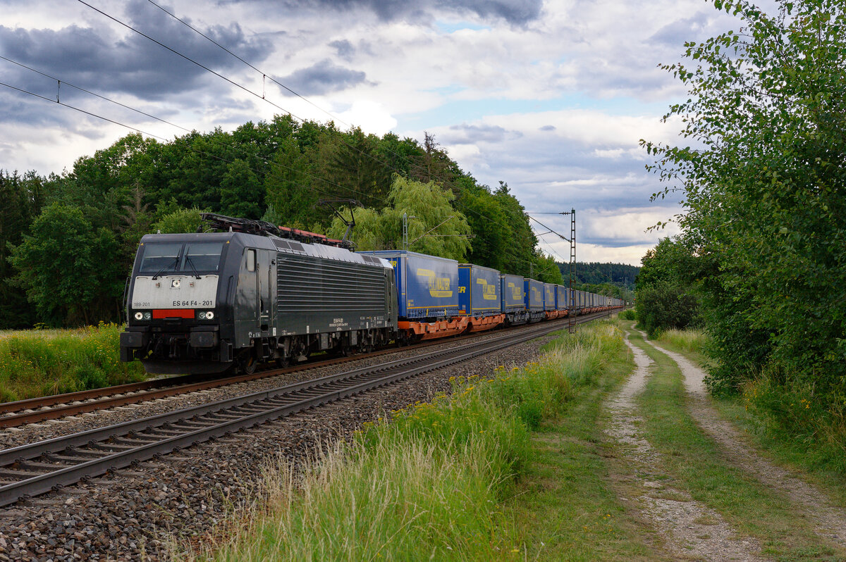 189 201 MRCE/Ecco mit einem LKW-Walter KLV-Zug bei Postbauer-Heng Richtung Nürnberg, 24.07.2020