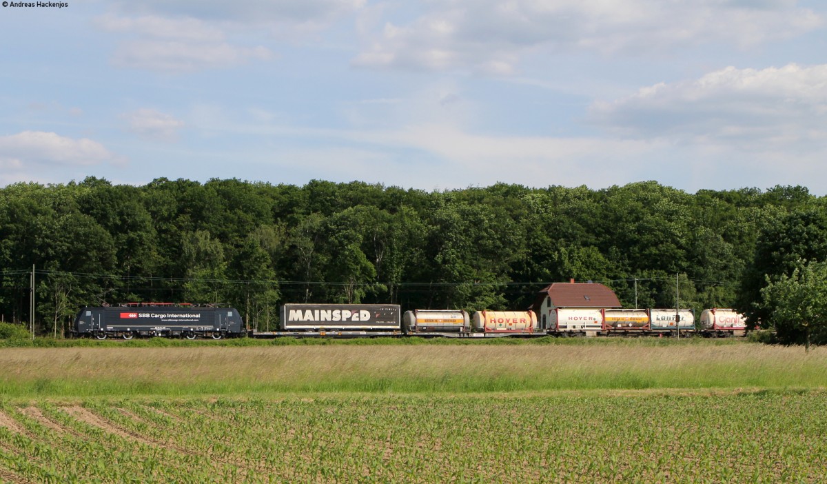 189 208-2 mit dem DGS 43072 (Gallarte-Ludwigshafen BASF) bei Offenburg 22.5.15