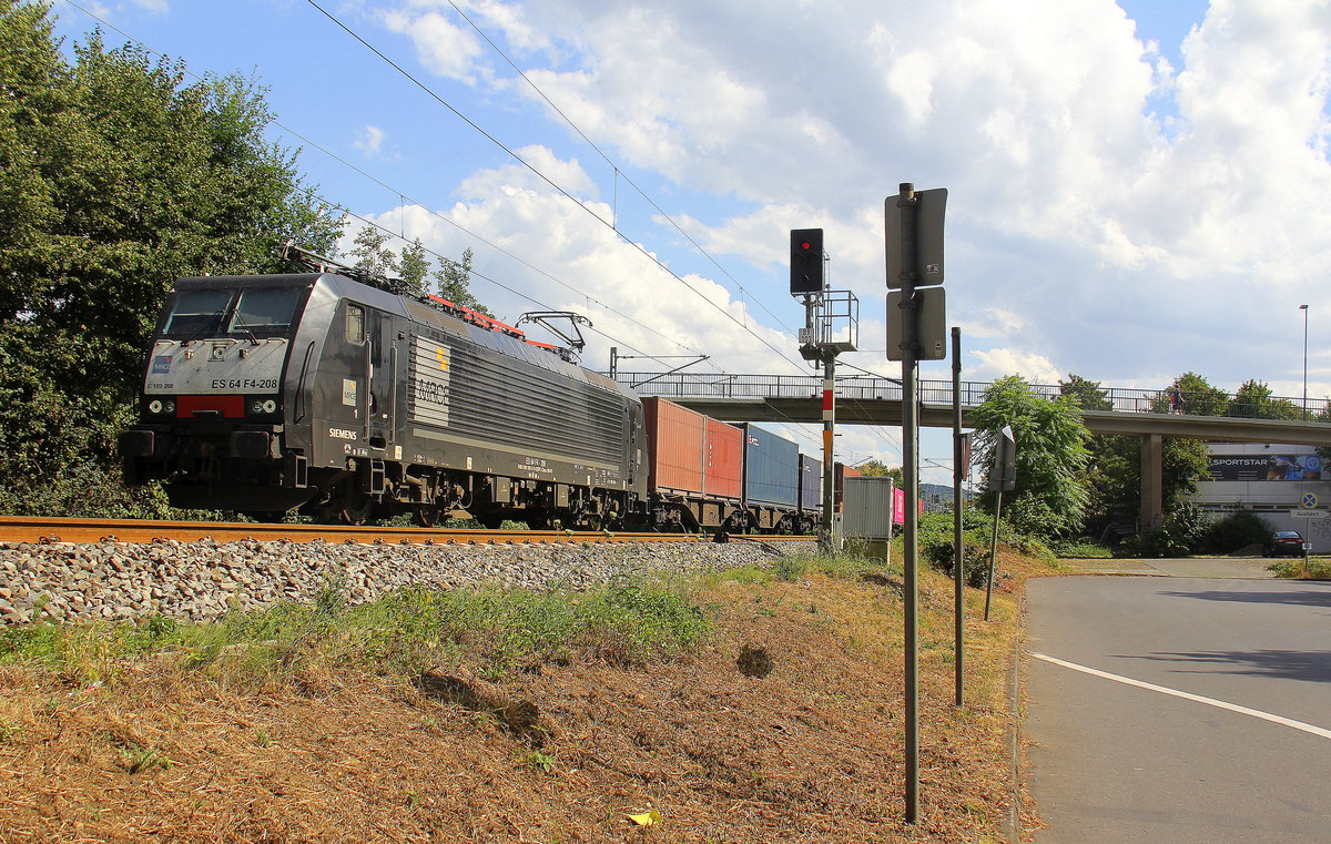 189 208 von MRCE kommt aus Richtung Koblenz mit einem Contaienrzug aus Süden nach Norden und fährt durch Bad-Honnef am Rhein in Richtung Köln. 
Aufgenommen auf der Rechten Rheinstrecke in Bad-Honnef(am Rhein). 
Bei Sommerwetter am Nachmittag vom 31.7.2018. 