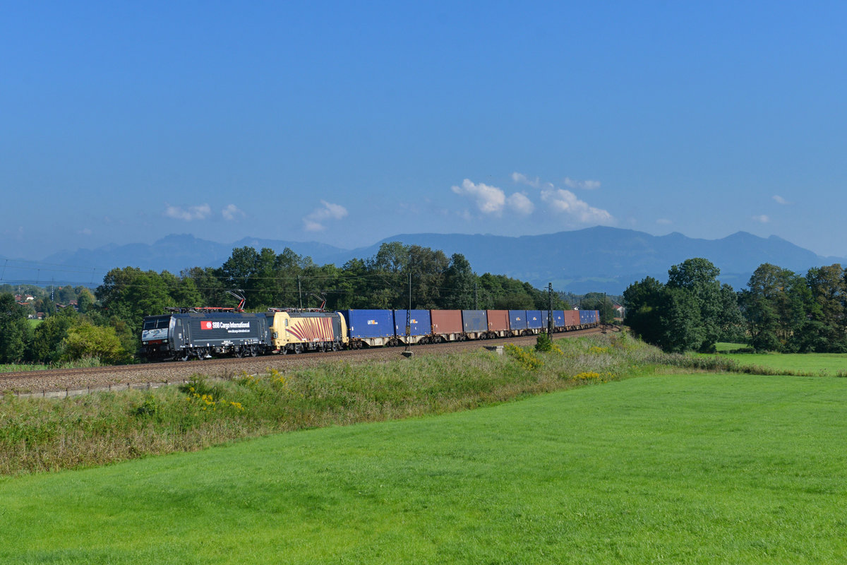 189 211 + 193 777 mit DGS 46658 am 29.08.2017 bei Rann. 