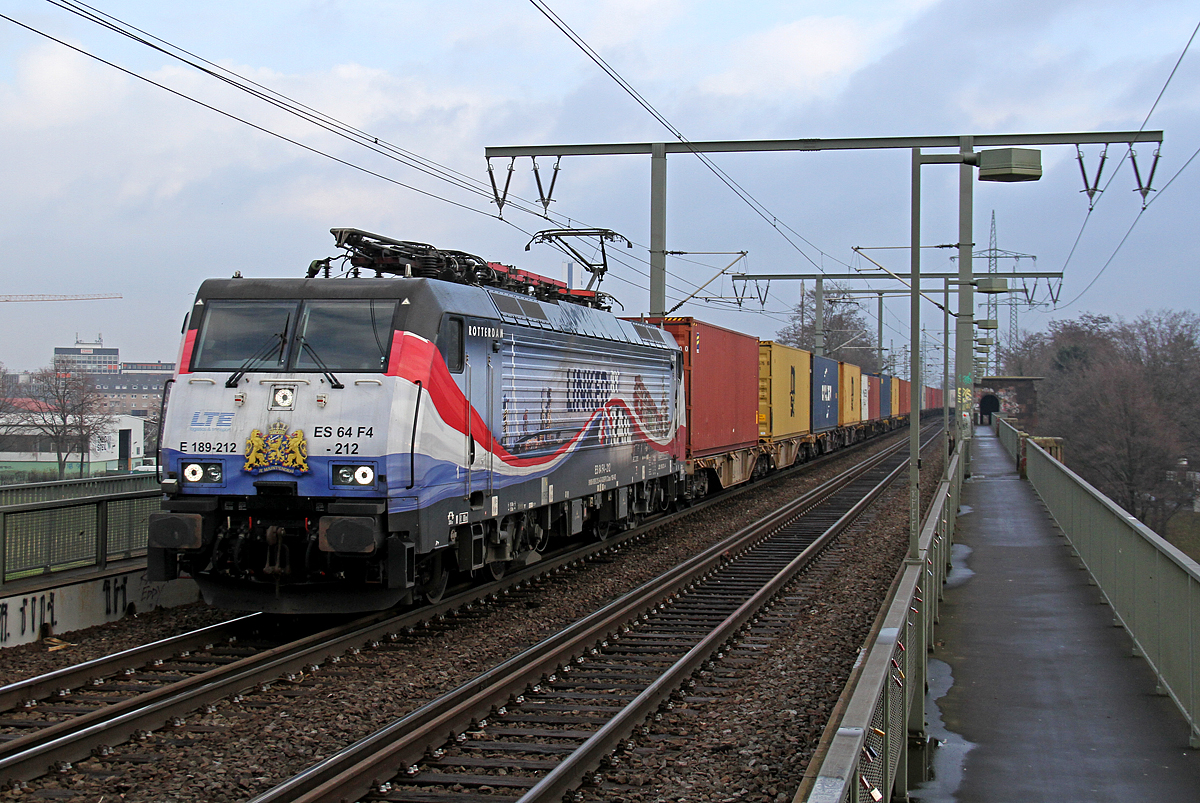 189 212 auf der Kölner Südbrücke am 16.12.2017