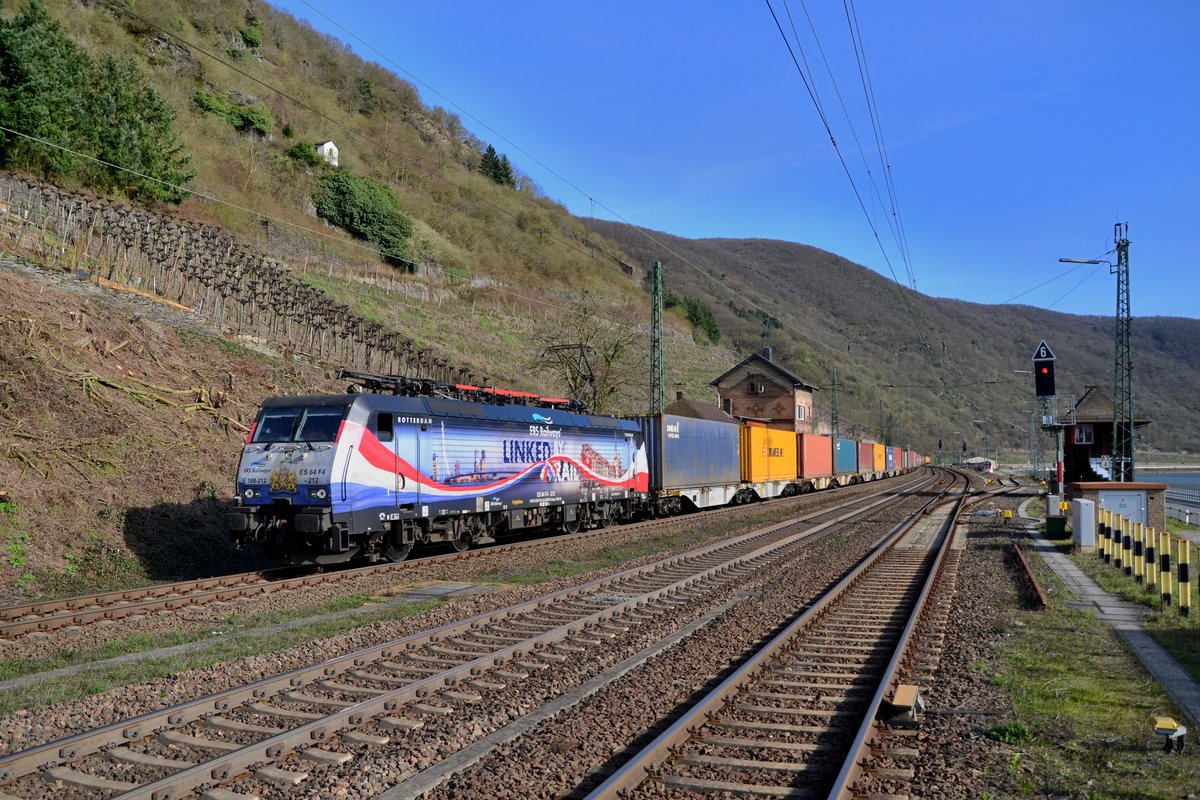 189 212 mit einem KLV am 25.03.2017 bei Kaub. 