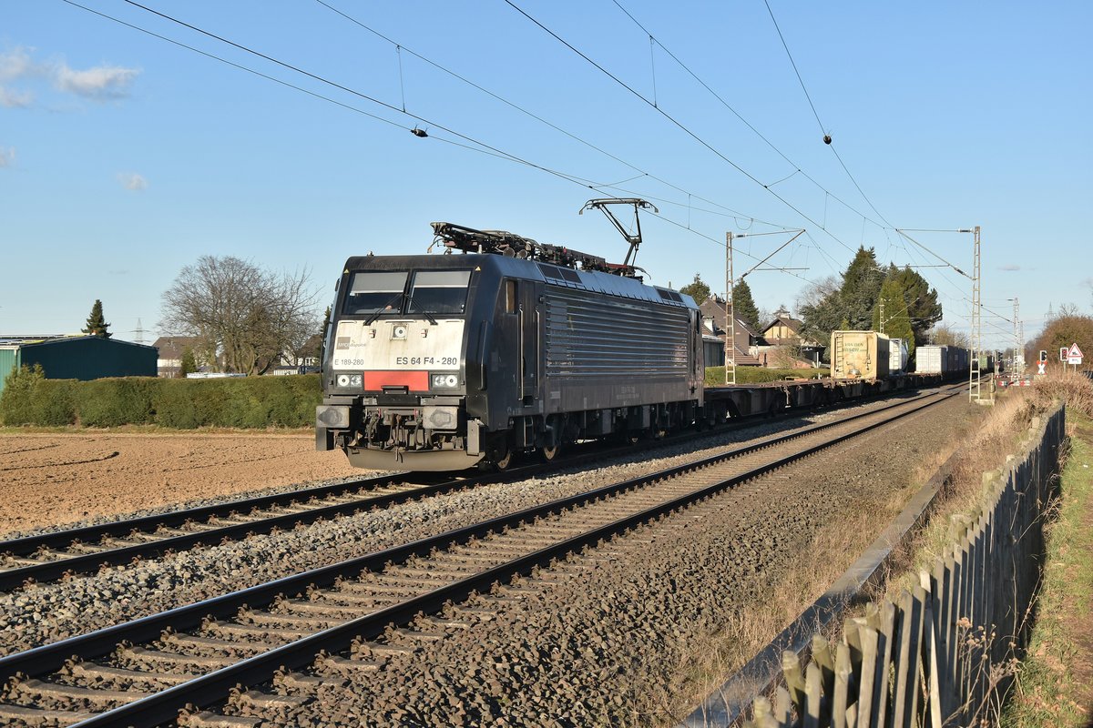 189 280 mit einem Klv bei Gubberath am heutigen Dienstag den 20.3.2018 gen Rheydt fahrend.