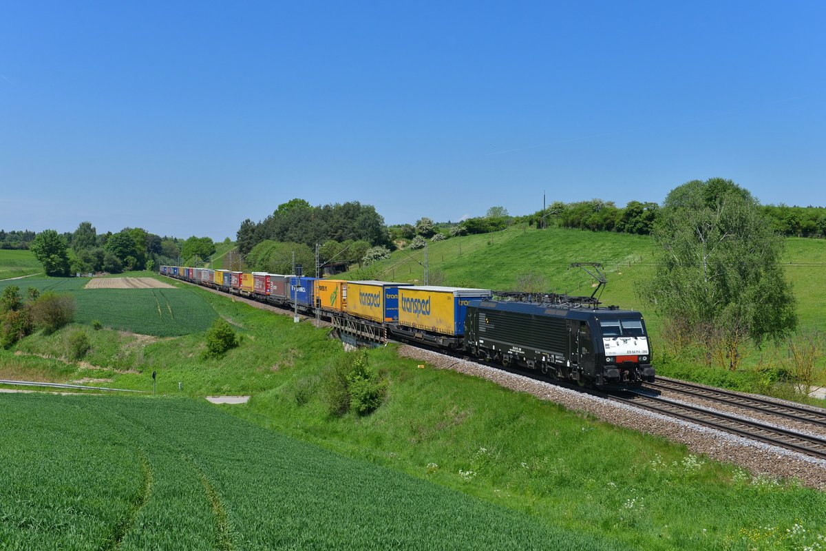 189 280 mit einem KLV am 18.05.2017 bei Fahlenbach. 