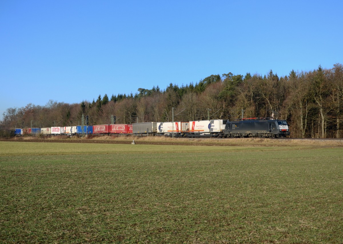 189 283 mit einem KLV am 14.12.2013 bei Eglhating. 