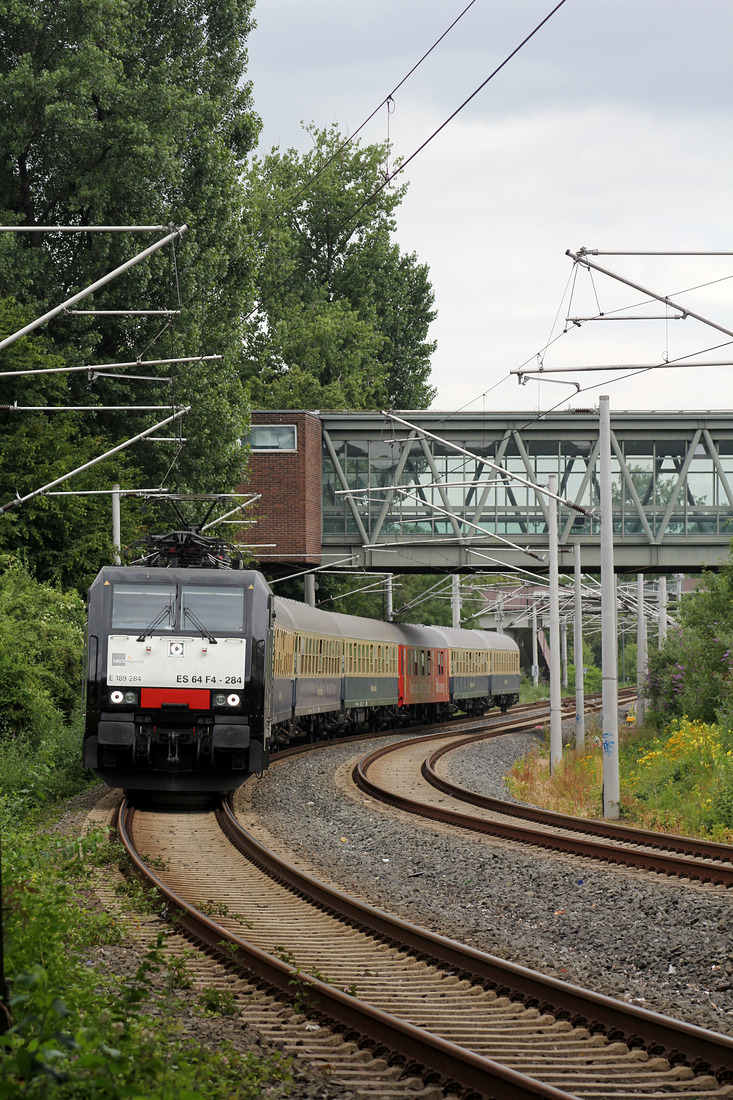 189 284 (damals für TX Logistik im Einsatz) mit einem Sonderzug nach Wittlich.// Köln-Deutz // 20. Juni 2014 