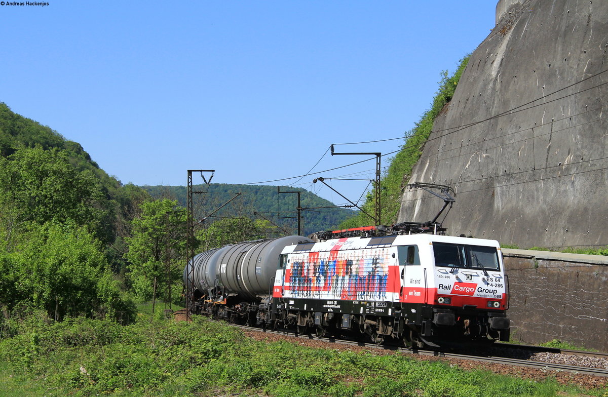 189 286-8  RCC/Wir sind ein Team  mit dem DGS 95621 (Mannheim Rheinau-Ingolstadt Hbf) bei Geislingen 6.5.20