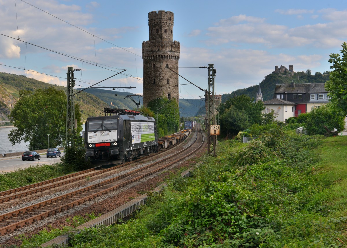 189 287 mit dem  Rotterdam-Bayern-Express  am 10.09.2015 bei Oberwesel. 