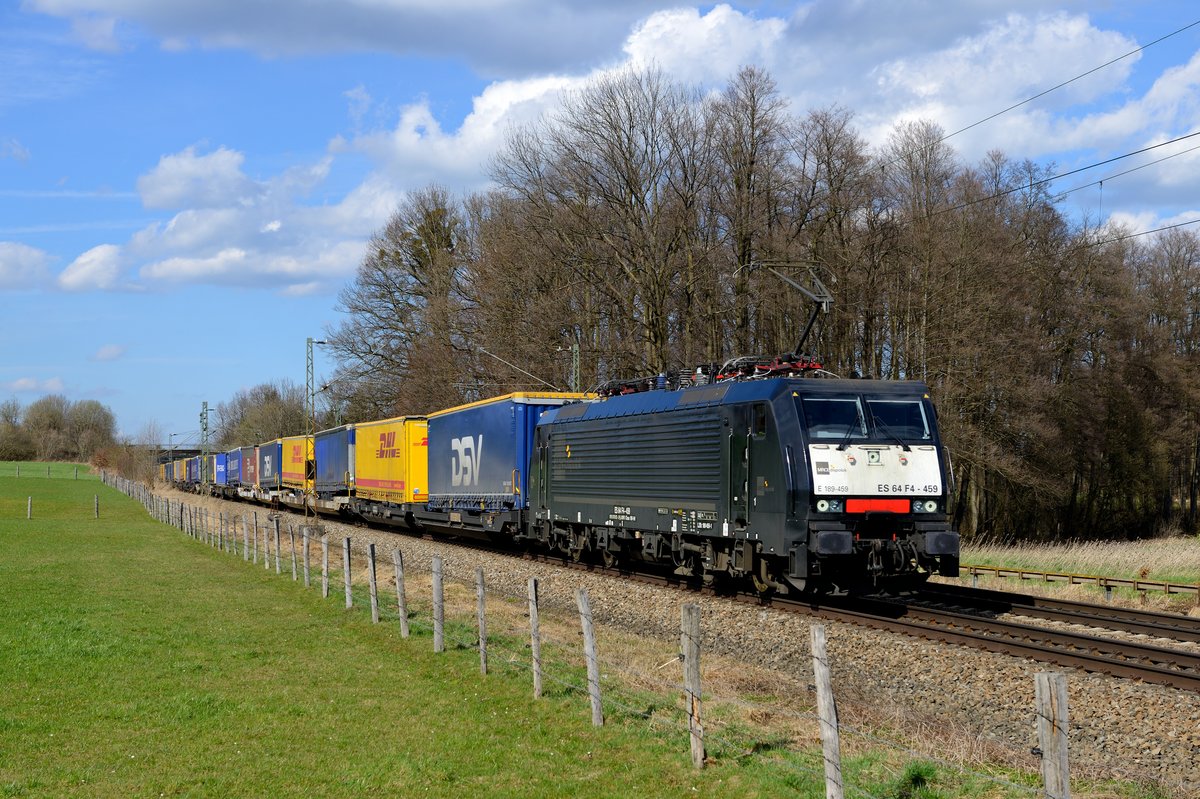 189 459 konnte am 03. April 2015 mit einem KLV nach Verona Q.E. am bundesweit bekannten Bü bei Vogl aufgenommen werden