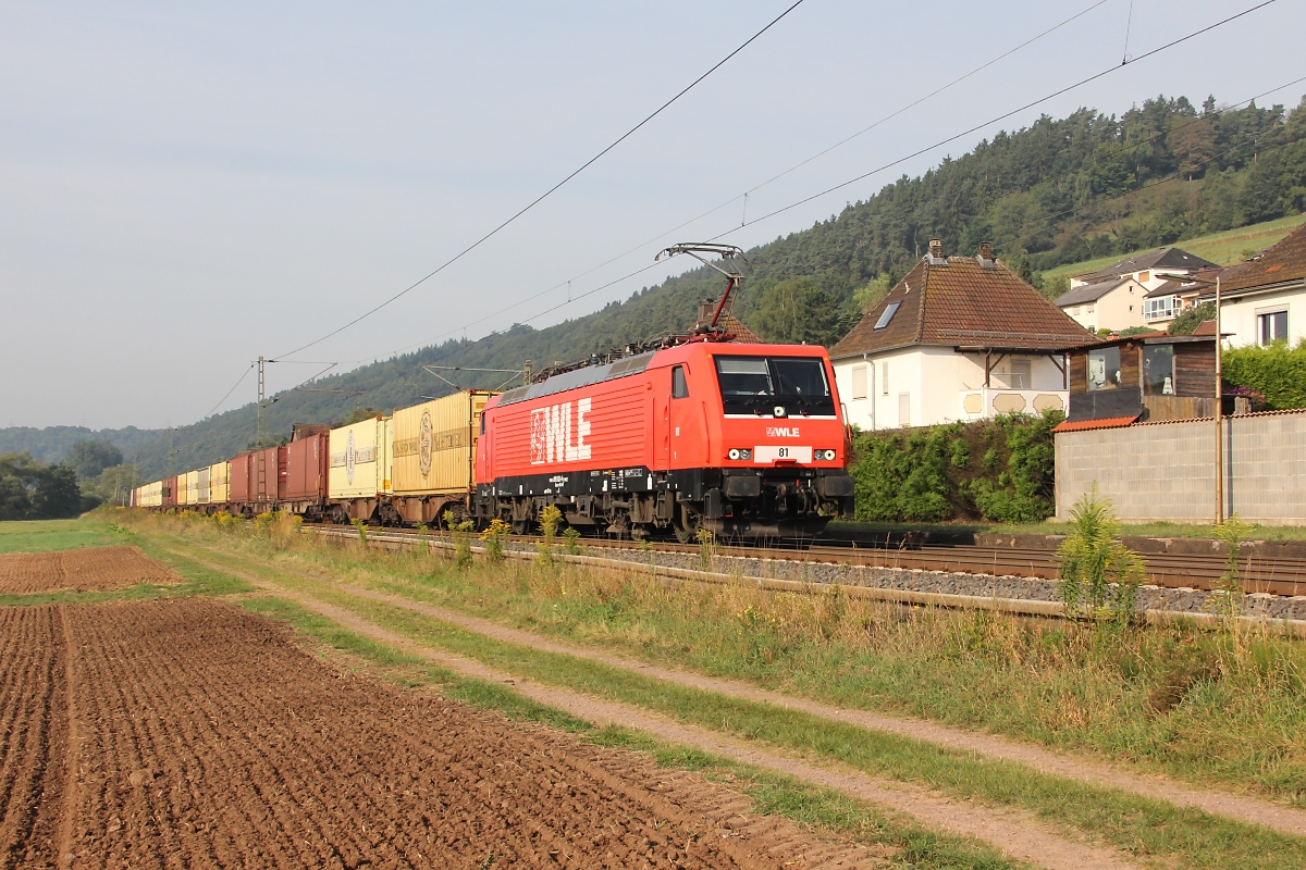 189 801-4 (WLE 81) mit Warsteiner-Zug in Fahrtrichtung Bebra. Aufgenommen in Ludwigsau-Friedlos am 24.08.2013.