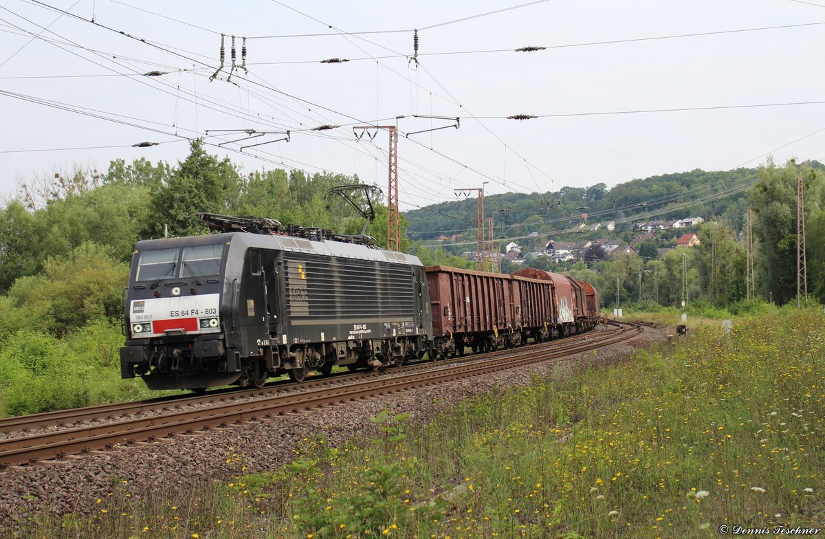 189 803 MRCE mit einem gemischten Güterzug bei Kreiensen am 02.08.2017