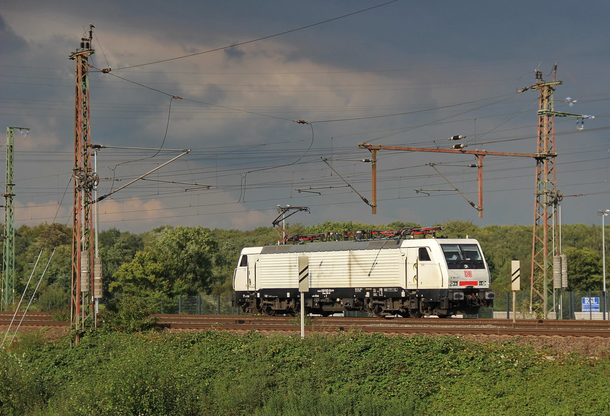 189 822 Schneewittchen auf dem Weg nach Oberhausen-West 20.9.17 nahe der Emscher