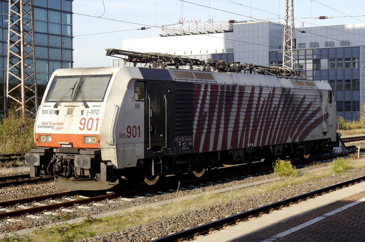 189 901 der Rail Traction Company, die auf der Front als I-RTC firmiert, in der NVR aber ein deutsches Kürzel verwendet (91 80 6 189 901-2 D-RTC) in Duisburg Hbf, 2.11.18.