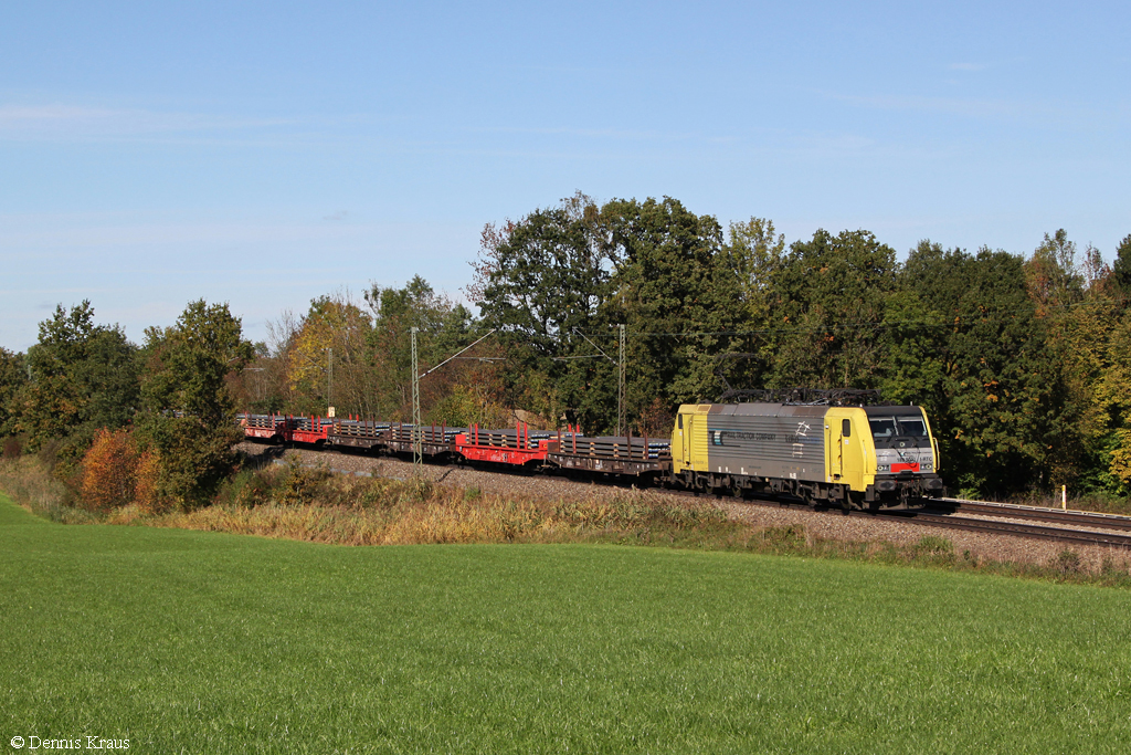 189 903 mit einem Stahlzug am 13.10.2013 bei Hilperting.